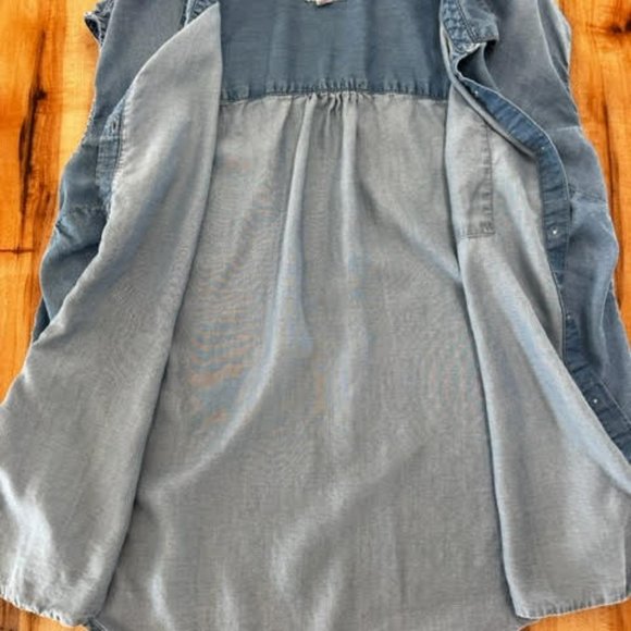 Women's Denim Sleeveless Summer Shirt - Picture 2 of 5